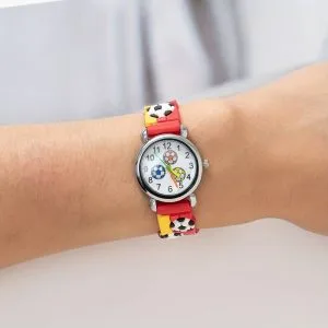 Röd och gul fotbollsklocka med 3D armband och fotbollar